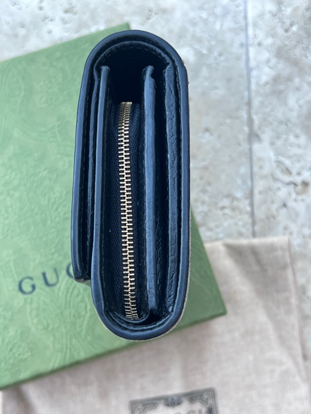 Gucci  Black GG Leather Two Tone Marmont Wallet - Picture 4 of 7